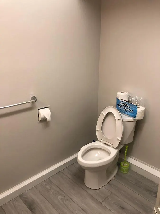 Cozy Guest Home Close To Downtown Vancouver Sights & Subway Station 0*,  Canada