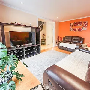 https://spacious-house-near-downtown-mtl.hotels-in-montreal.org